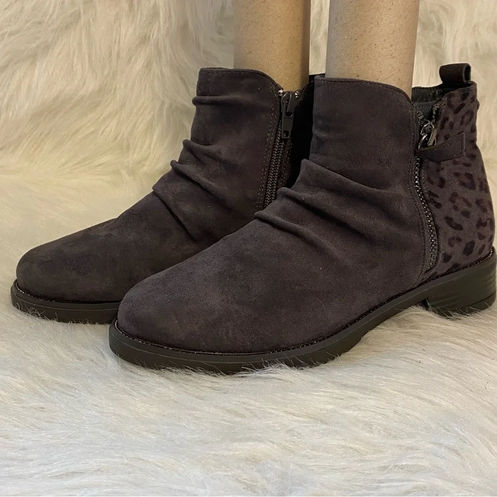 Gray Suede Ankle Boots with Zipper and Perforated Design Big‎ Girls Size 5